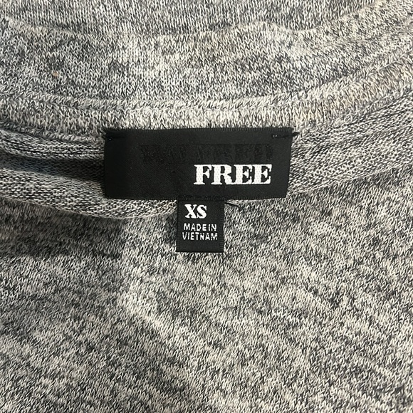 🔹 Aritzia Wilfred Free Oversize Deep V Pullover - Picture 3 of 4